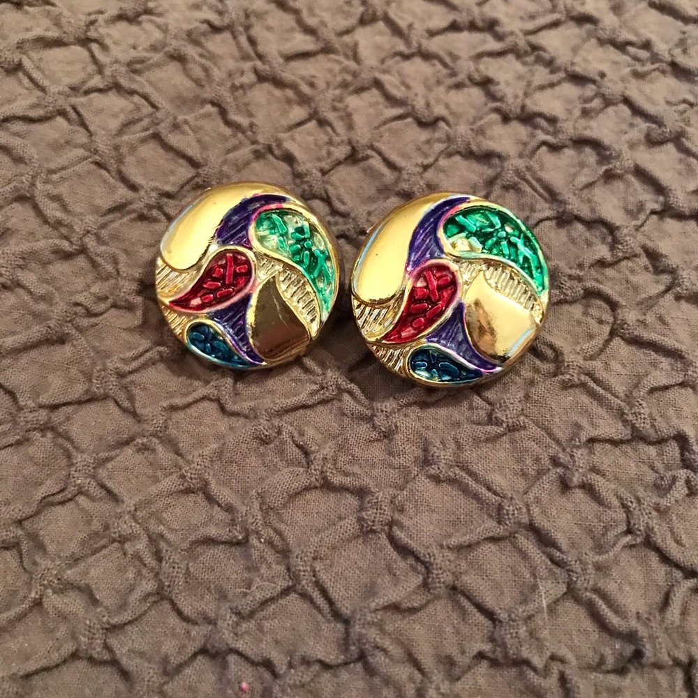 ***Last Chance*** Bundle 3 for $10 Vintage resin colorful clip on earrings.
